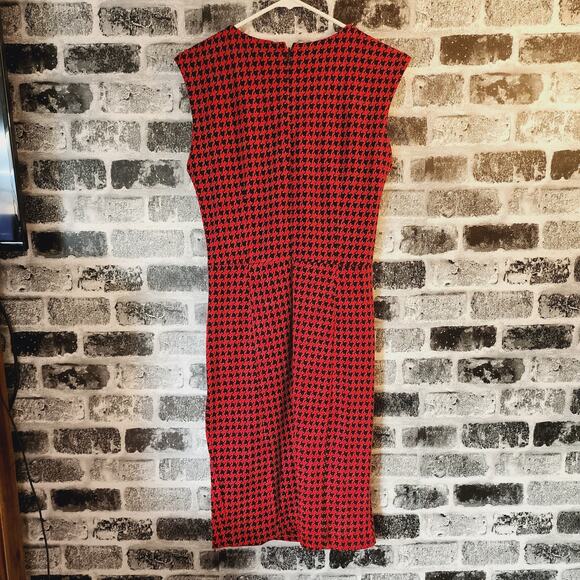 Dana Buchman Houndstooth Red & Black Pleaded Cap Sleeve Neck Line Dress - Picture 3 of 4